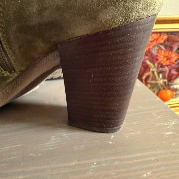 HOLDING HORSES Olive Suede Ankle Boots - Picture 7 of 8